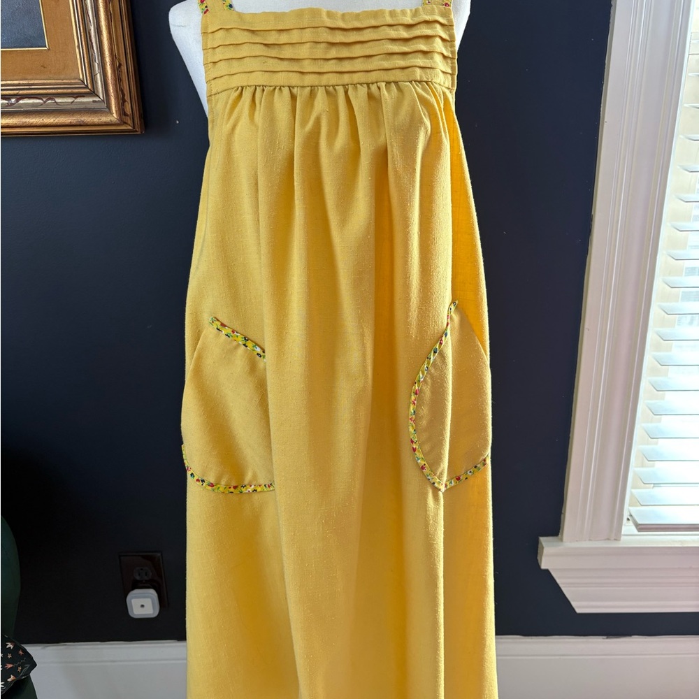 Vintage Yellow Sleeveless Dress with Pocket Details